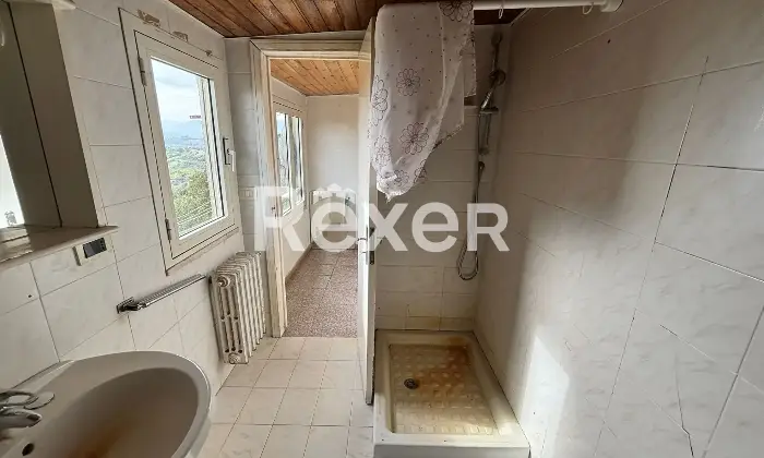 Rexer-Spoltore-Propriet-storica-sviluppata-su-tre-livelli-Altro