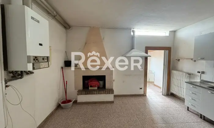 Rexer-Spoltore-Propriet-storica-sviluppata-su-tre-livelli-Altro