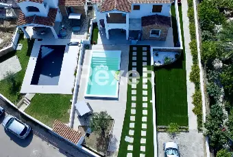 Rexer-Budoni-Casa-con-finiture-di-pregio-e-piscina-mt-dalla-spiaggia-Vista-aerea