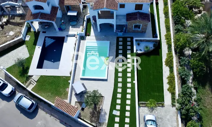 Rexer-Budoni-Casa-con-finiture-di-pregio-e-piscina-mt-dalla-spiaggia-Vista-aerea