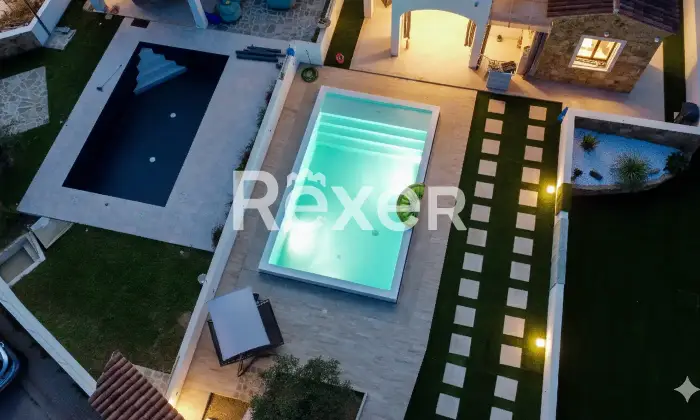 Rexer-Budoni-Casa-con-finiture-di-pregio-e-piscina-mt-dalla-spiaggia-Altro