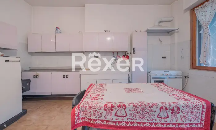 Rexer-Roma-Bilocale-con-posto-auto-e-cantina-Altro