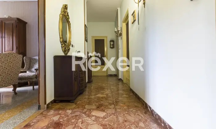 Rexer-Torino-Ampio-appartamento-con-box-auto-Altro