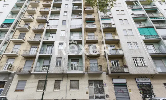 Rexer-Torino-Ampio-appartamento-con-box-auto-Altro