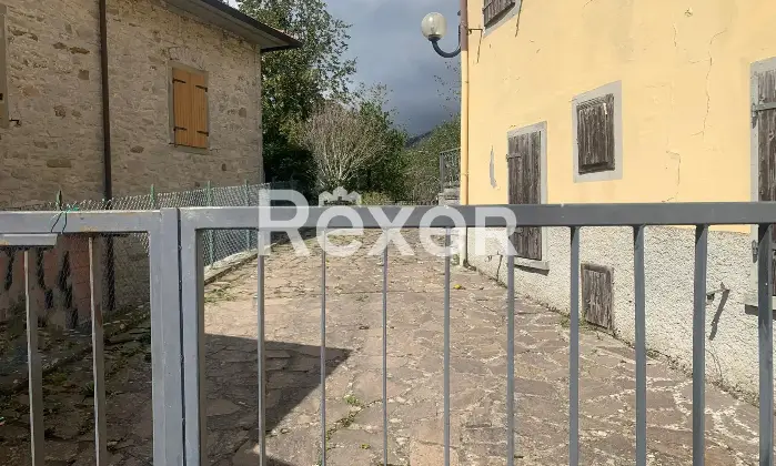 Rexer-Corezzo-Casa-Indipendente-con-Giardino-e-Ingressi-Autonomi-Spazi-Versatili-in-Zona-Tranquilla-Altro