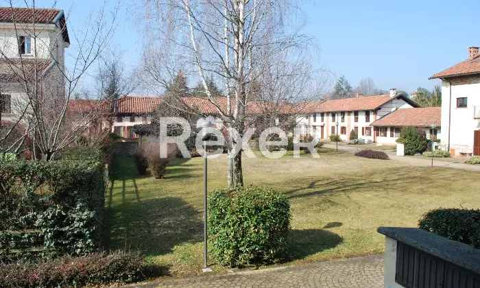 Rexer-San-Carlo-Canavese-Esclusiva-Mansarda-in-Raffinato-Contesto-Residenziale-Giardino