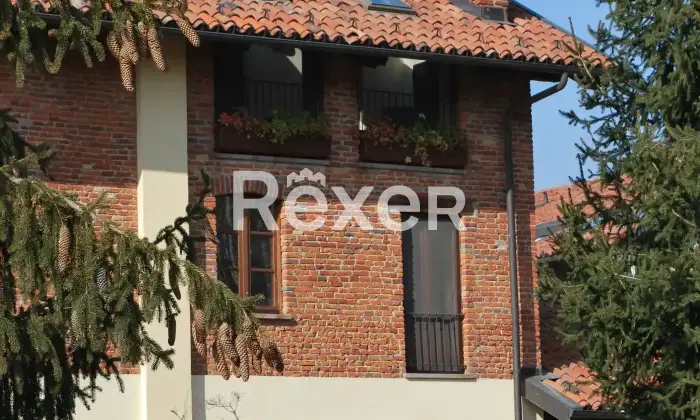 Rexer-San-Carlo-Canavese-Esclusiva-Mansarda-in-Raffinato-Contesto-Residenziale-Facciata