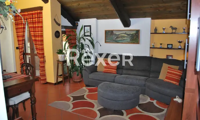 Rexer-San-Carlo-Canavese-Esclusiva-Mansarda-in-Raffinato-Contesto-Residenziale-Salone