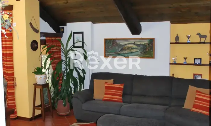 Rexer-San-Carlo-Canavese-Esclusiva-Mansarda-in-Raffinato-Contesto-Residenziale-Salone