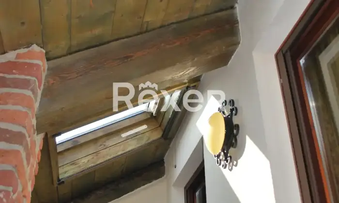 Rexer-San-Carlo-Canavese-Esclusiva-Mansarda-in-Raffinato-Contesto-Residenziale-Balcone