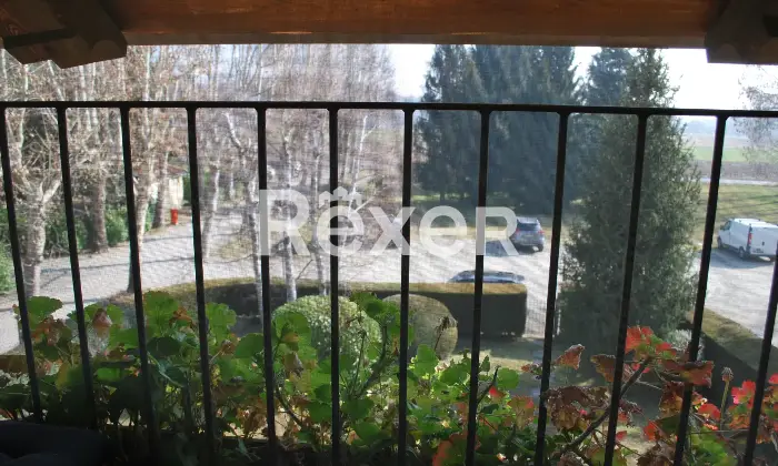 Rexer-San-Carlo-Canavese-Esclusiva-Mansarda-in-Raffinato-Contesto-Residenziale-Balcone