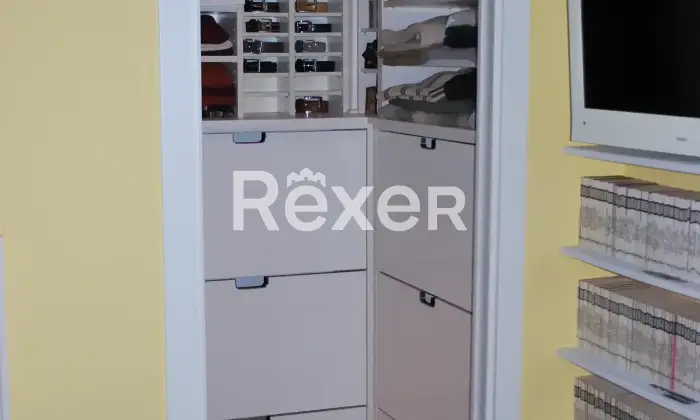 Rexer-San-Carlo-Canavese-Esclusiva-Mansarda-in-Raffinato-Contesto-Residenziale-Cabina-armadio