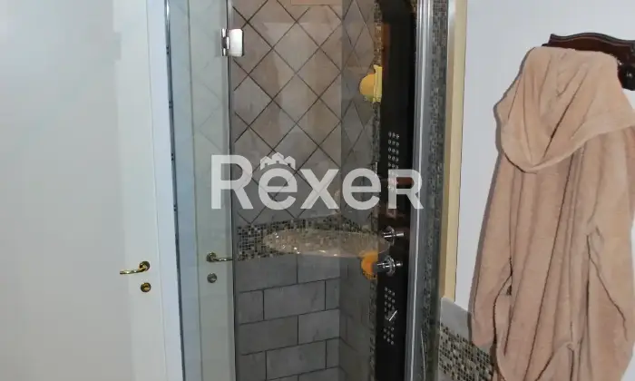 Rexer-San-Carlo-Canavese-Esclusiva-Mansarda-in-Raffinato-Contesto-Residenziale-Bagno