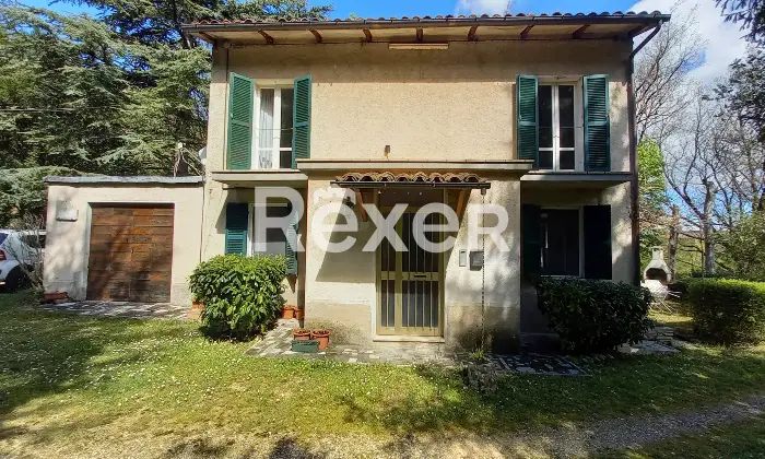 Rexer-Cagli-CASA-INDIPENDENTE-IN-VENDITA-IN-VIA-FLAMINIA-SUD-Giardino