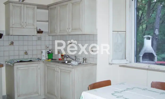 Rexer-Cagli-CASA-INDIPENDENTE-IN-VENDITA-IN-VIA-FLAMINIA-SUD-Cucina