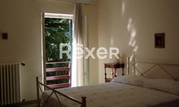 Rexer-Cagli-CASA-INDIPENDENTE-IN-VENDITA-IN-VIA-FLAMINIA-SUD-CameraDaLetto