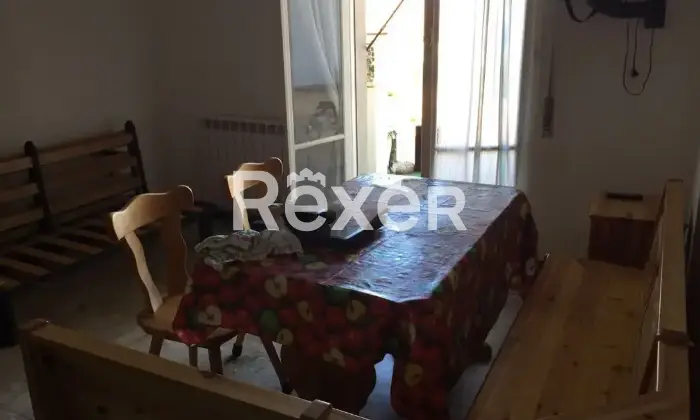 Rexer-Alassio-Vendesi-luminoso-alloggio-ad-Alassio-frazione-Moglio-Altro