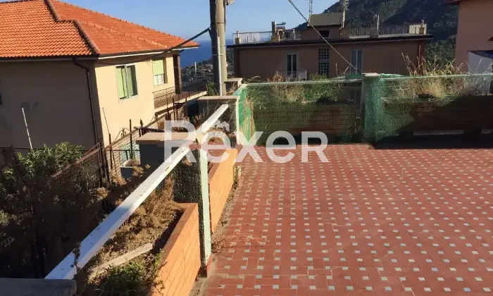 Rexer-Alassio-Vendesi-luminoso-alloggio-ad-Alassio-frazione-Moglio-Altro