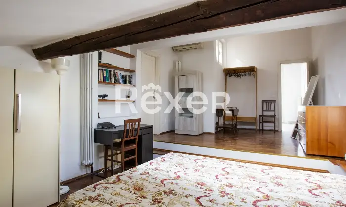 Rexer-Firenze-Ultimo-piano-di-palazzo-depoca-con-terrazza-panoramica-Altro