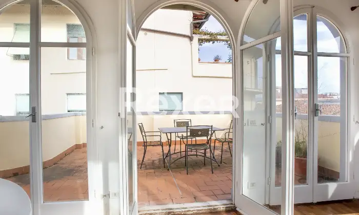 Rexer-Firenze-Ultimo-piano-di-palazzo-depoca-con-terrazza-panoramica-Altro