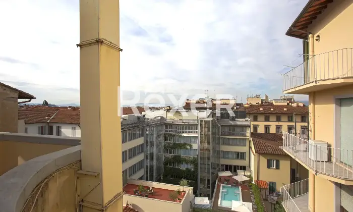 Rexer-Firenze-Ultimo-piano-di-palazzo-depoca-con-terrazza-panoramica-Altro