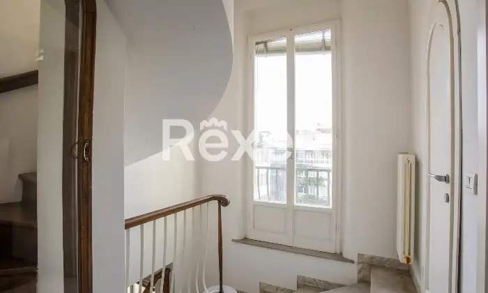 Rexer-Firenze-Ultimo-piano-di-palazzo-depoca-con-terrazza-panoramica-Altro