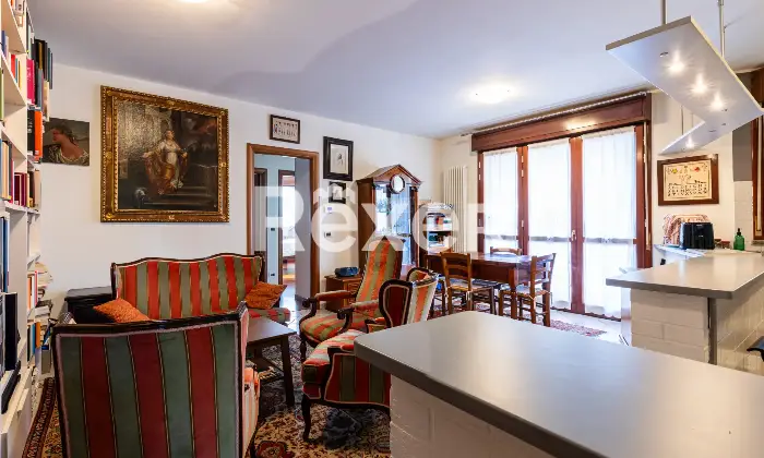 Rexer-Reggio-Emilia-Splendido-trilocale-con-terrazzino-e-box-auto-Altro