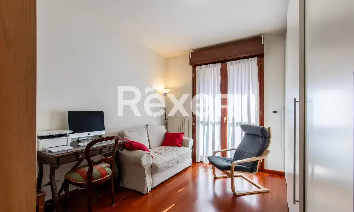 Rexer-Reggio-Emilia-Splendido-trilocale-con-terrazzino-e-box-auto-Altro