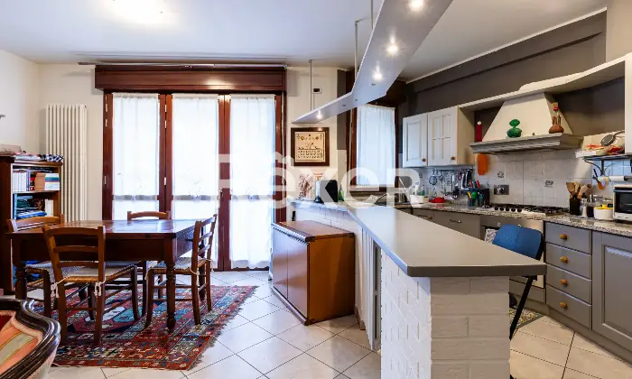 Rexer-Reggio-Emilia-Splendido-trilocale-con-terrazzino-e-box-auto-Altro