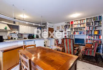 Rexer-Reggio-Emilia-Splendido-trilocale-con-terrazzino-e-box-auto-Altro