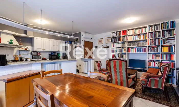 Rexer-Reggio-Emilia-Splendido-trilocale-con-terrazzino-e-box-auto-Altro