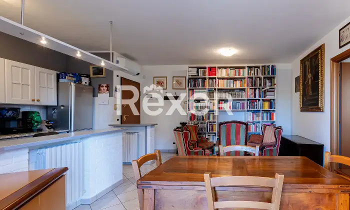 Rexer-Reggio-Emilia-Splendido-trilocale-con-terrazzino-e-box-auto-Altro