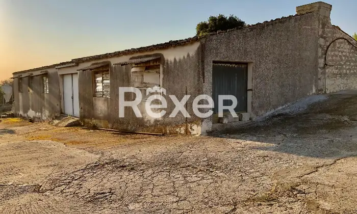 Rexer-Modica-Oasi-Siciliana-antica-dimora-con-uliveti-e-carrubbe-Terrazzo