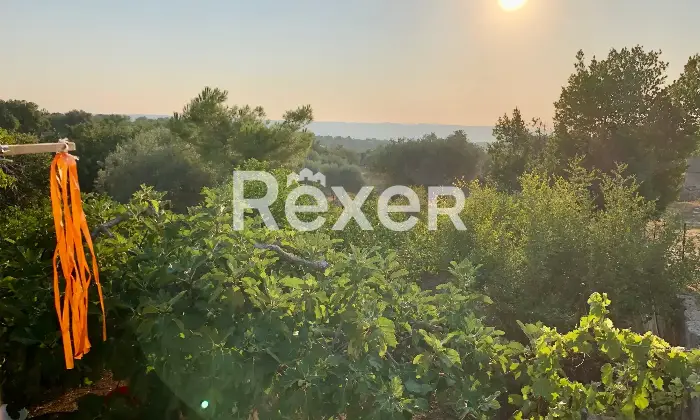 Rexer-Modica-Oasi-Siciliana-antica-dimora-con-uliveti-e-carrubbe-Terrazzo