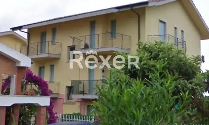Rexer-Ceriale-Bitrilocale-in-complesso-residenziale-con-piscina-Facciata