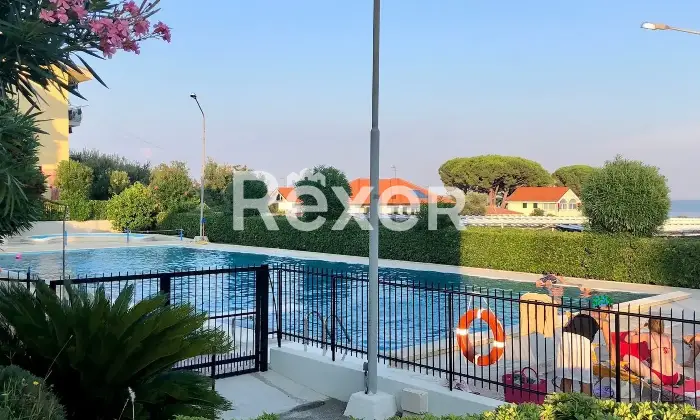 Rexer-Ceriale-Bitrilocale-in-complesso-residenziale-con-piscina-Piscina