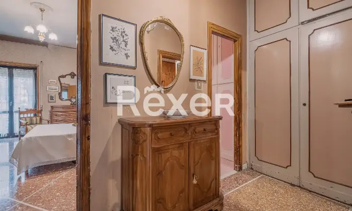 Rexer-Roma-Luminoso-e-silenzioso-appartamento-con-cantina-Altro