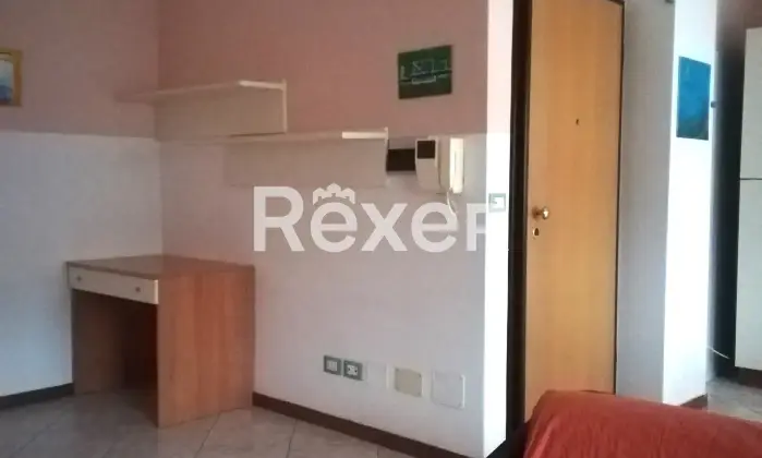 Rexer-LAquila-Coppito-Appartamento-duplex-ristrutturato-con-ingressi-indipendenti-Ingresso