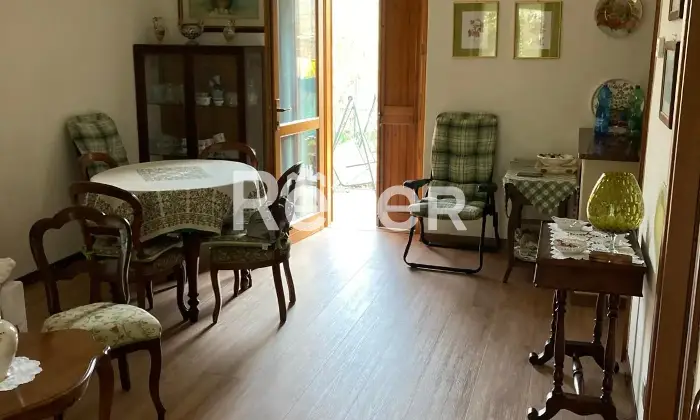 Rexer-Travo-Accogliente-villetta-a-schiera-con-giardino-box-auto-e-ampia-taverna-Ottima-posizione-centrale-Altro