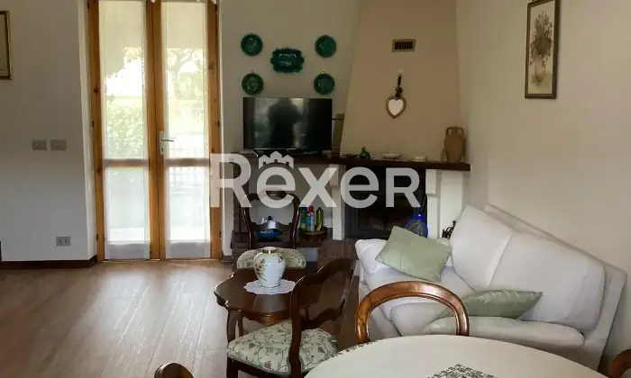 Rexer-Travo-Accogliente-villetta-a-schiera-con-giardino-box-auto-e-ampia-taverna-Ottima-posizione-centrale-Altro