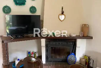 Rexer-Travo-Accogliente-villetta-a-schiera-con-giardino-box-auto-e-ampia-taverna-Ottima-posizione-centrale-Altro