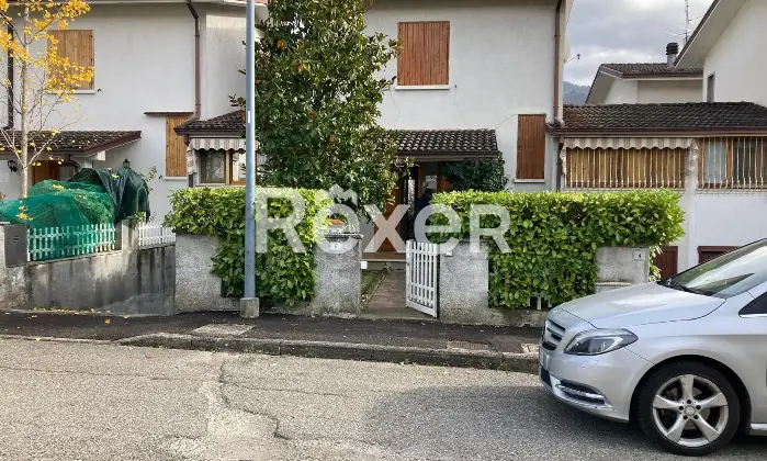 Rexer-Travo-Accogliente-villetta-a-schiera-con-giardino-box-auto-e-ampia-taverna-Ottima-posizione-centrale-Altro