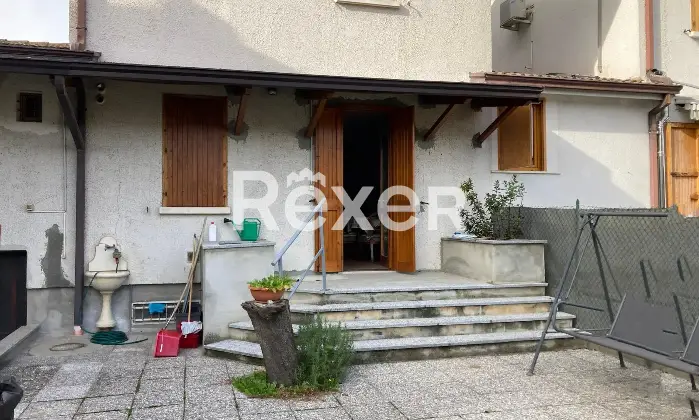 Rexer-Travo-Accogliente-villetta-a-schiera-con-giardino-box-auto-e-ampia-taverna-Ottima-posizione-centrale-Altro