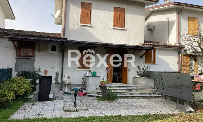 Rexer-Travo-Accogliente-villetta-a-schiera-con-giardino-box-auto-e-ampia-taverna-Ottima-posizione-centrale-Altro