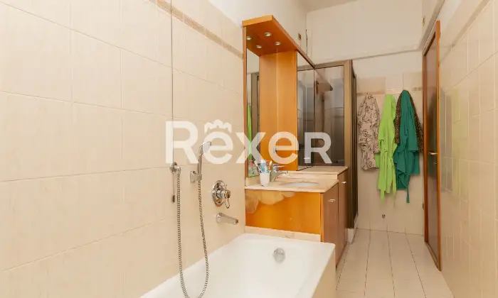 Rexer-Monza-Nuda-propriet-Trilocale-ultimo-piano-con-terrazzo-Altro