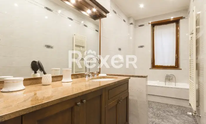 Rexer-Grugliasco-Ampio-pentalocale-con-tripla-esposizione-Altro