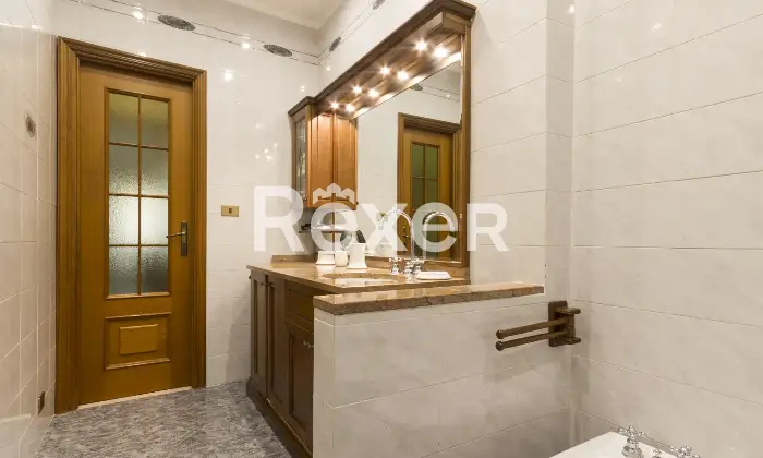 Rexer-Grugliasco-Ampio-pentalocale-con-tripla-esposizione-Altro