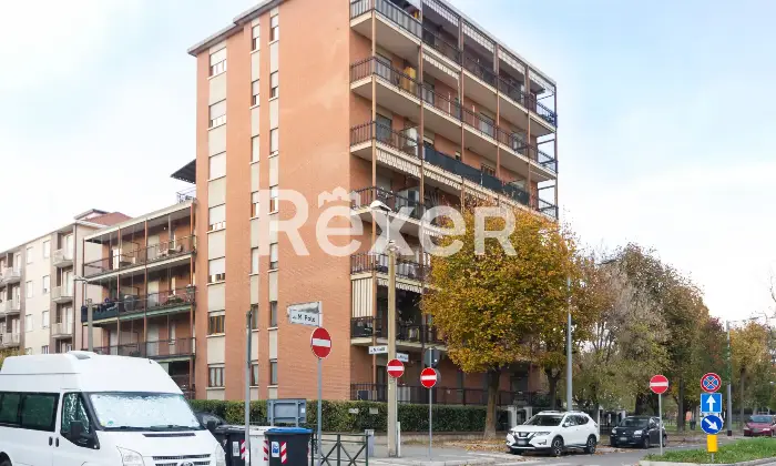 Rexer-Grugliasco-Ampio-pentalocale-con-tripla-esposizione-Altro