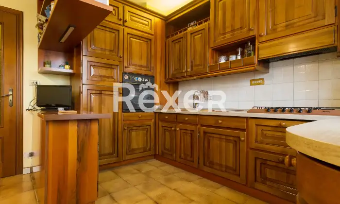 Rexer-Grugliasco-Ampio-pentalocale-con-tripla-esposizione-Altro