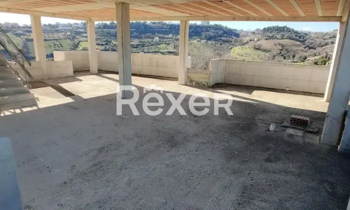 Rexer-Atri-Villa-indipendente-con-panorama-mare-e-monti-da-completare-Altro